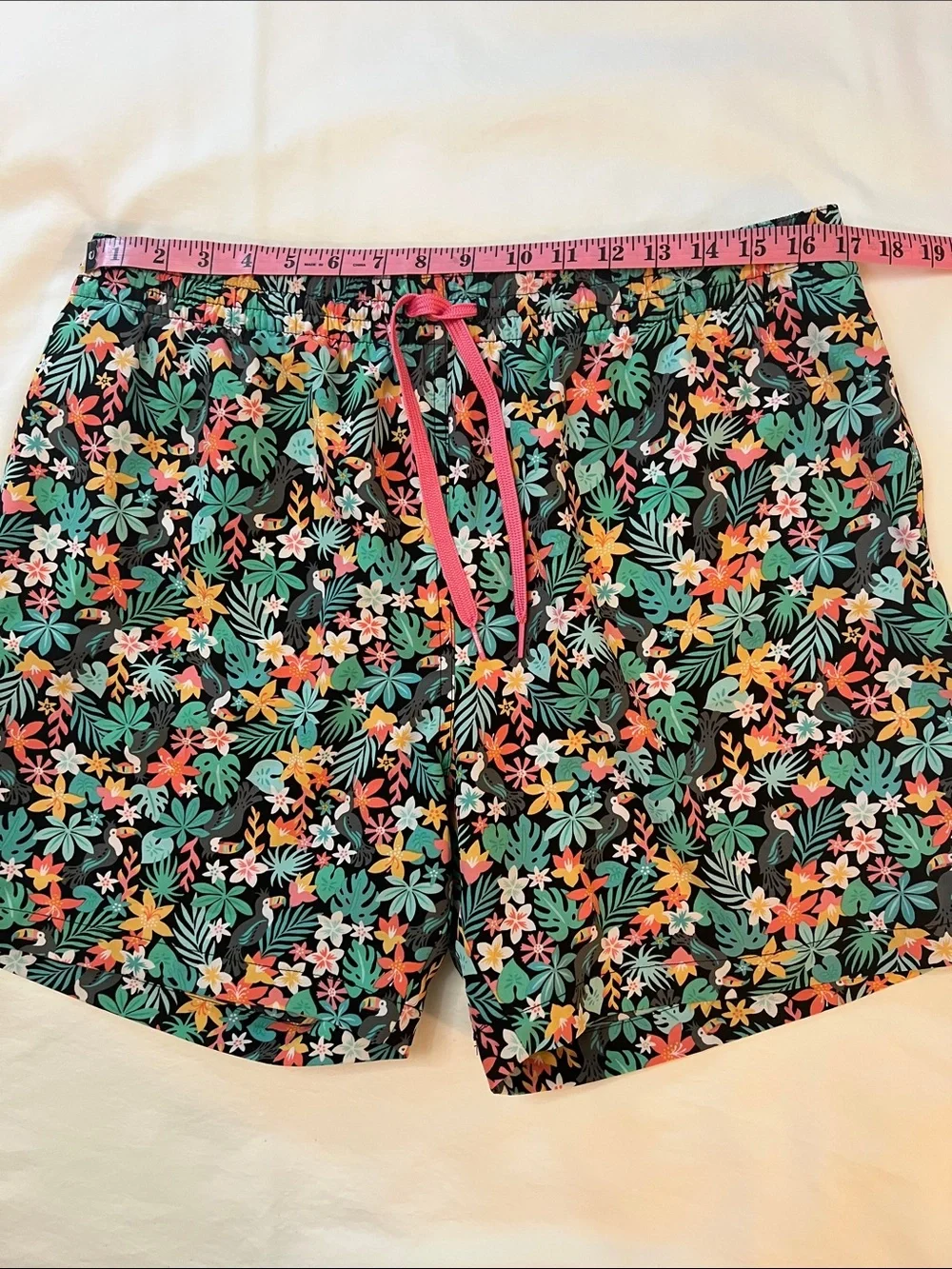 Chubbies 5.5 Inch The Bloomerangs Black Floral Toucan Pink Lined Swim Trunks XL